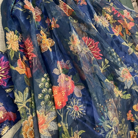 Lashkaraa Lehenga Choli dress - Picture 5 of 10